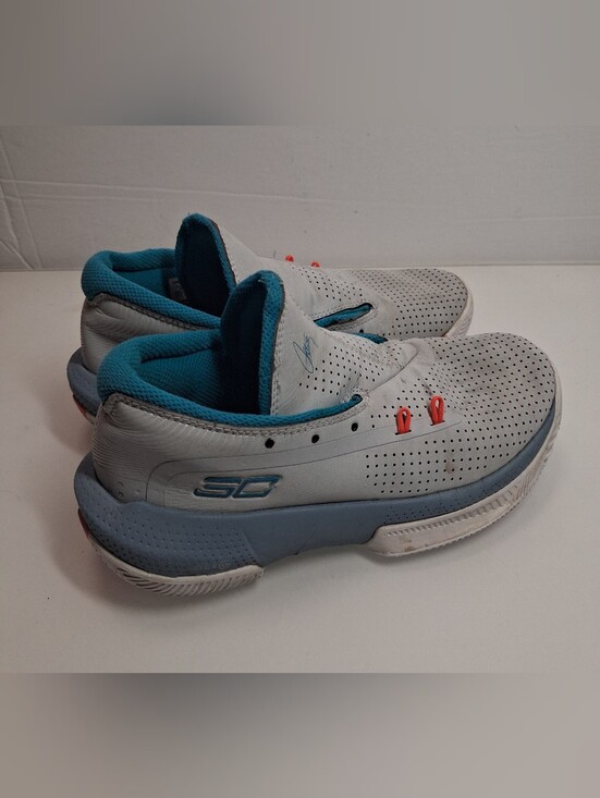 Under Armour Other - Under Armour Low-Top Sneakers - Light Gray with Teal Accents Size 3.5Y